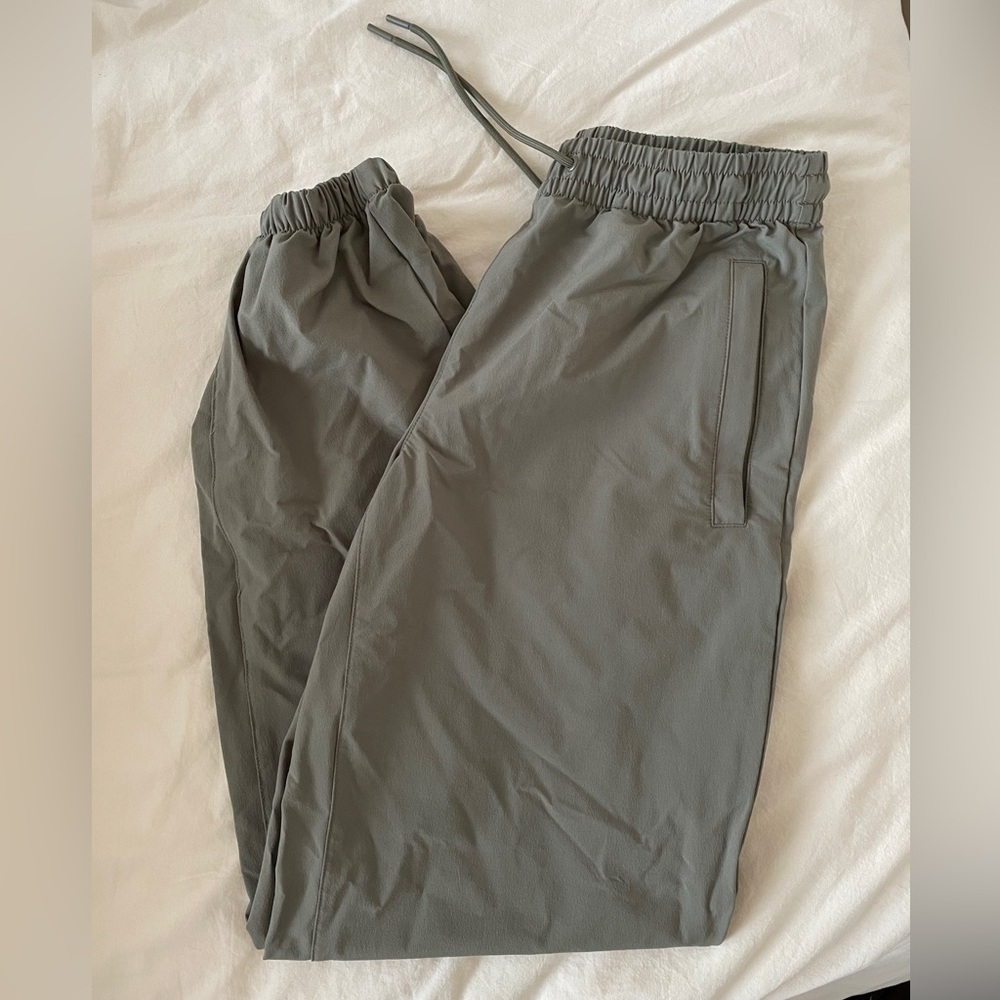 TNA Aritzia Nylon Joggers size XS